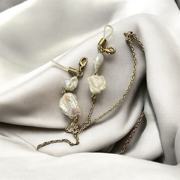 Vintage Gold Eyeglass Chain with Baroque Pearls - Picture 2 of 2